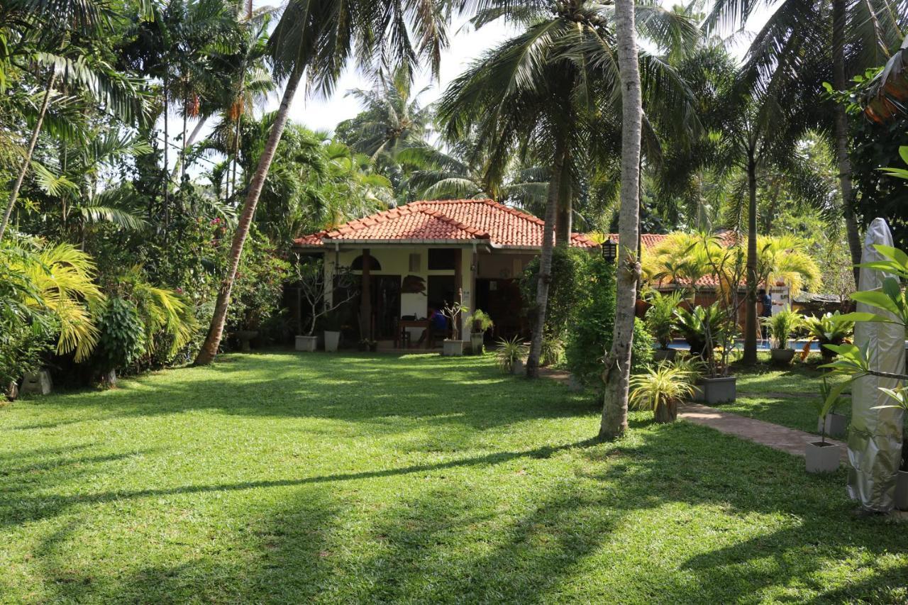 Pavana Hotel Negombo Exterior photo