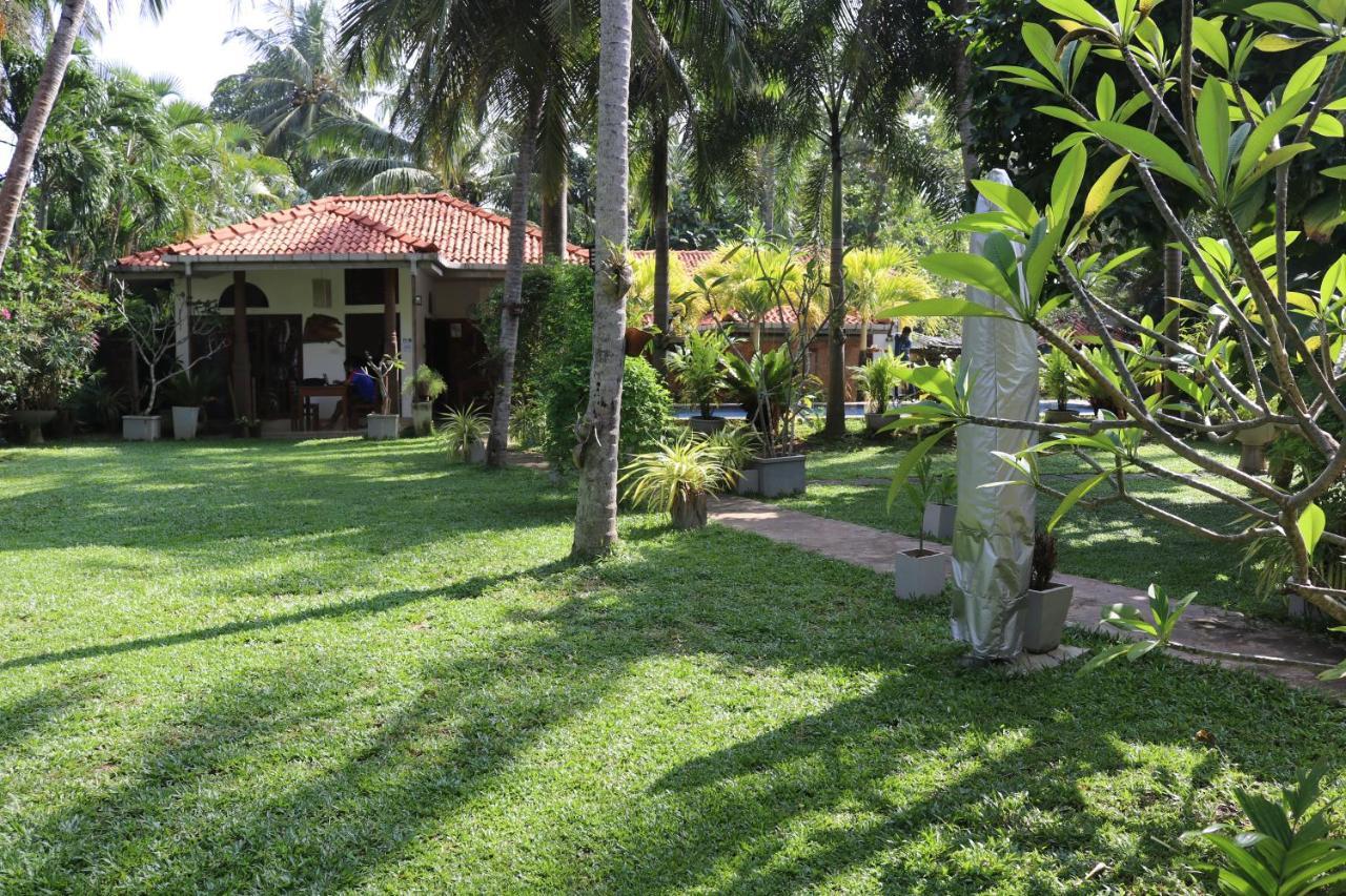 Pavana Hotel Negombo Exterior photo