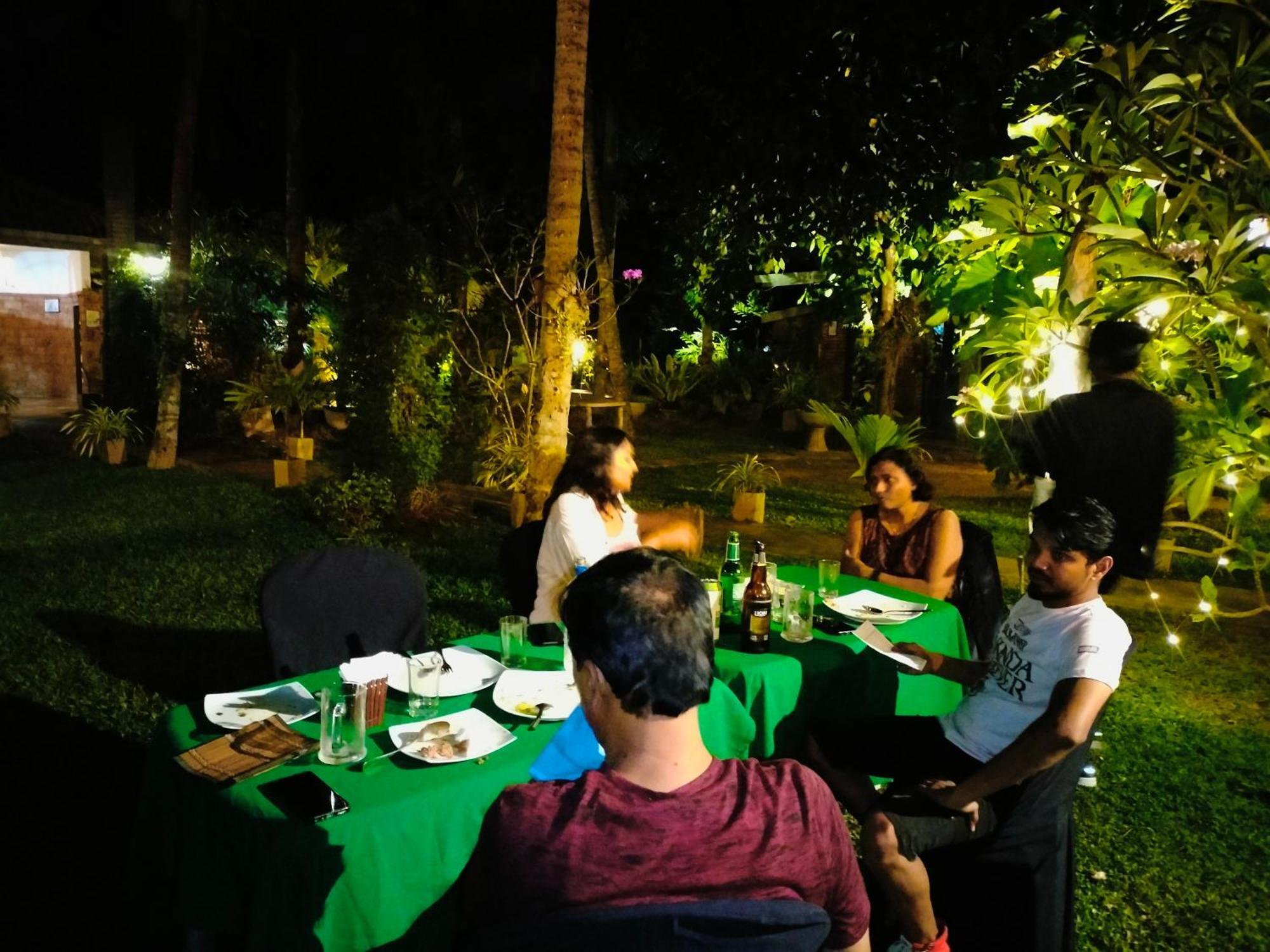 Pavana Hotel Negombo Exterior photo